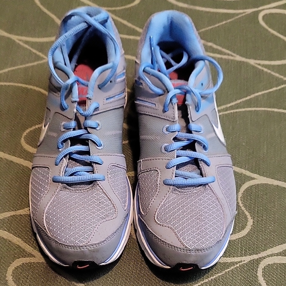 Nike Women's Athletic Shoes in Gray and Blue